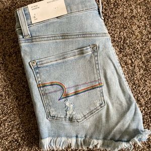 NWT American Eagle hi-rise shortie size 6